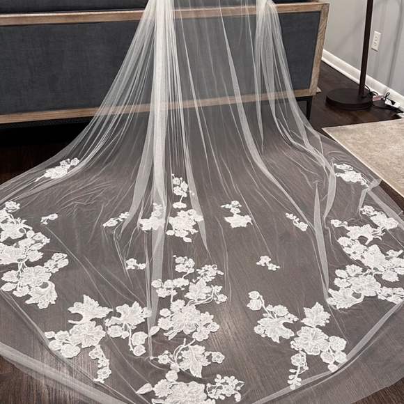 Dante Modern Wedding Gown - Picture 11 of 13